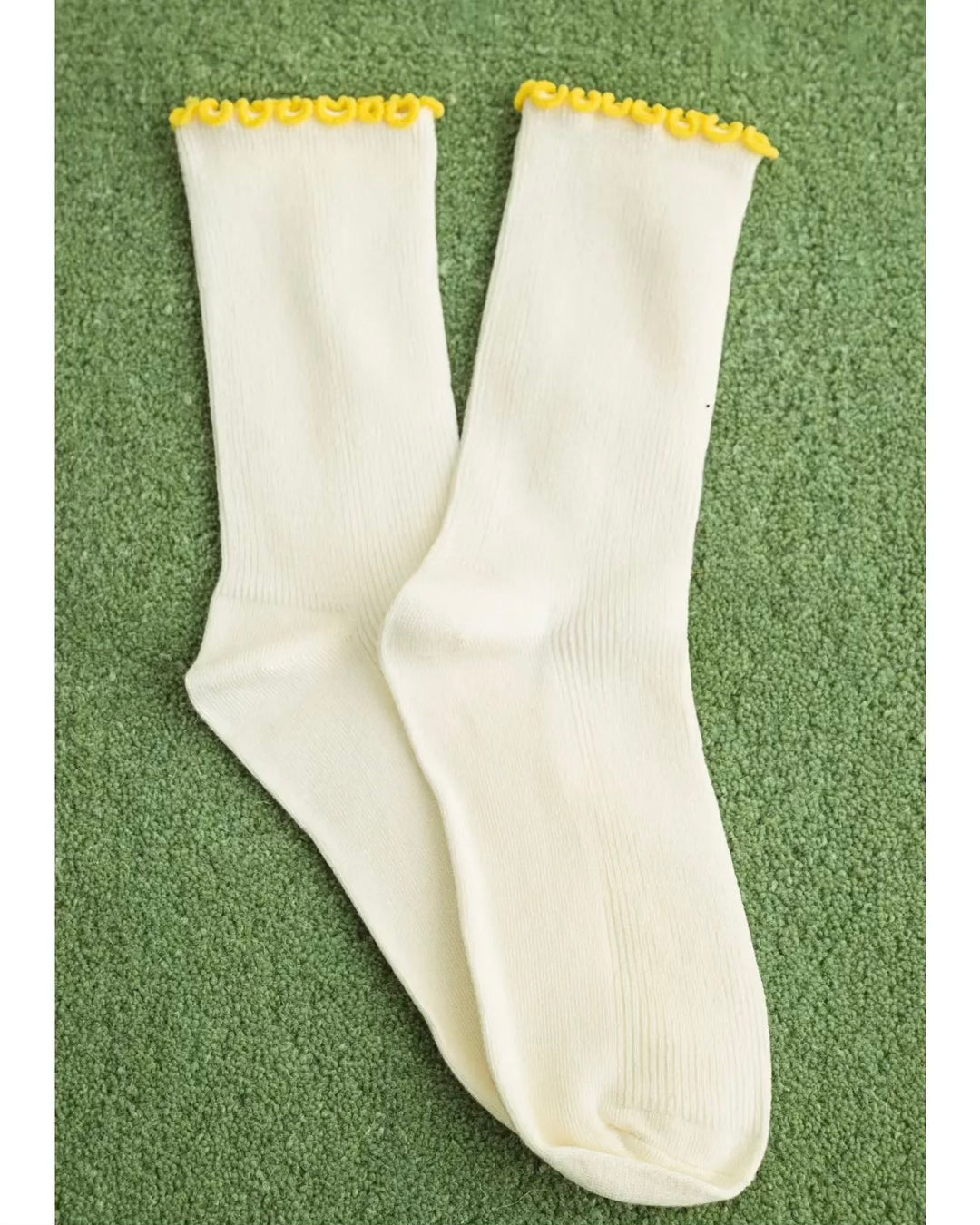 RUFFLE YELLOW SOCKS