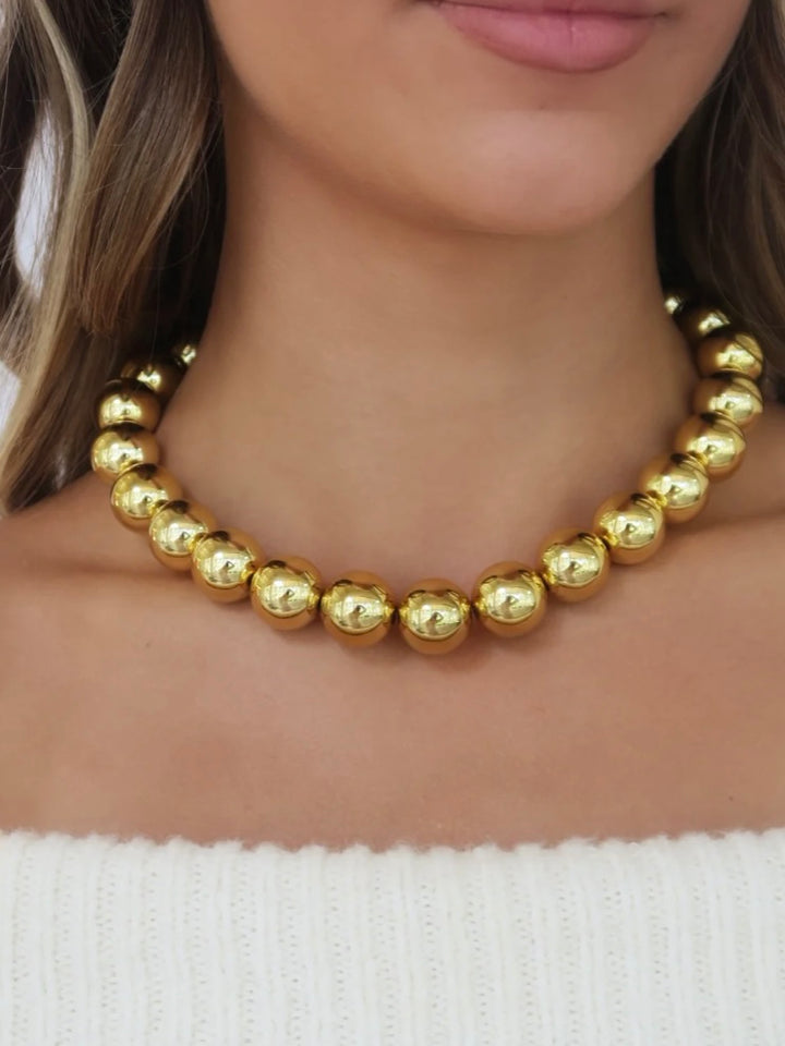 GOLDEN SPHERE NECKLACE