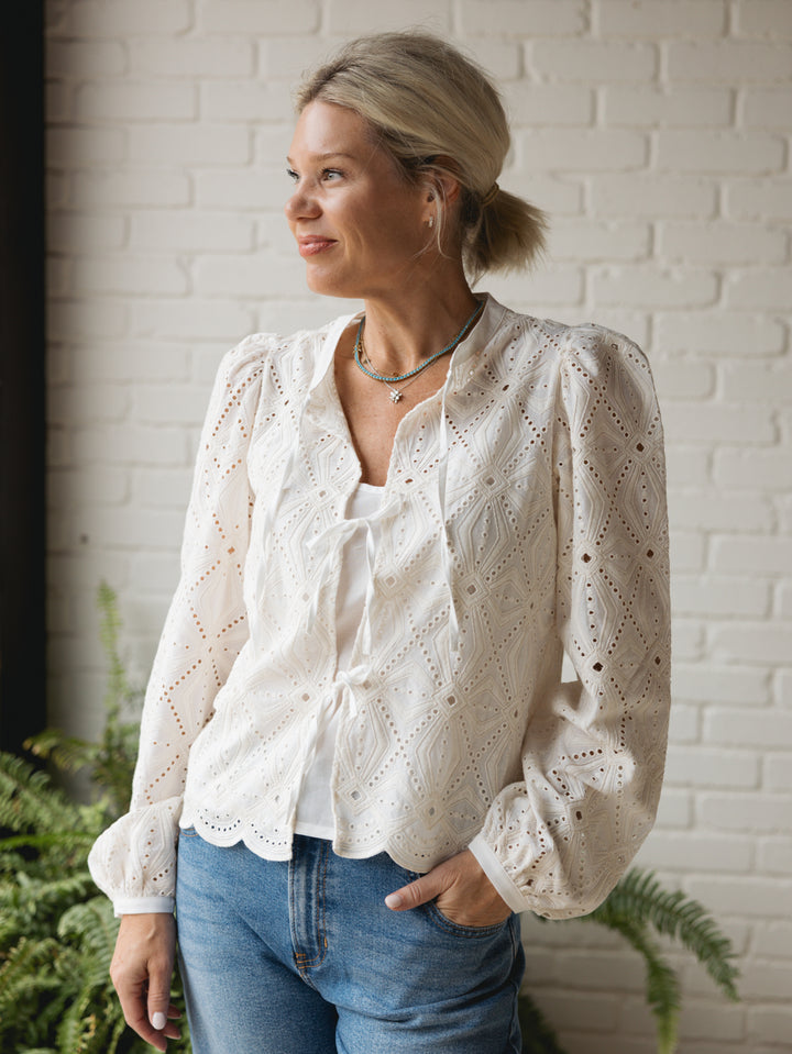 SOUTH LACE BLOUSE