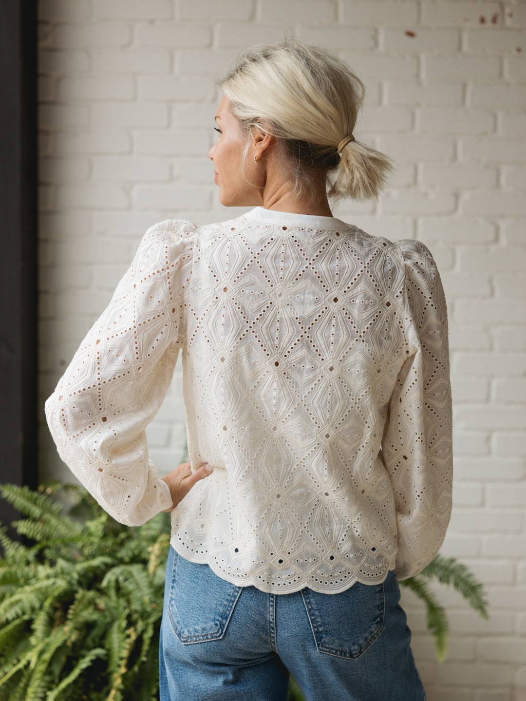 SOUTH LACE BLOUSE