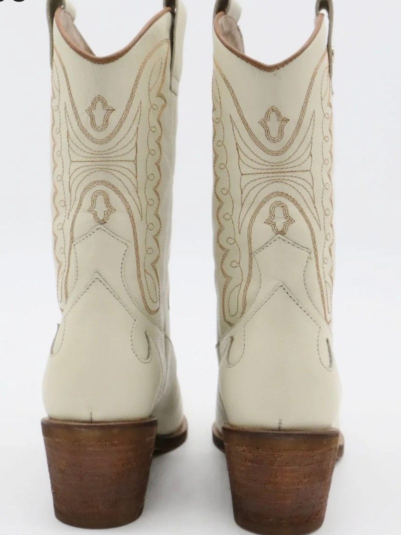 UNSTOPPABLE BOOT