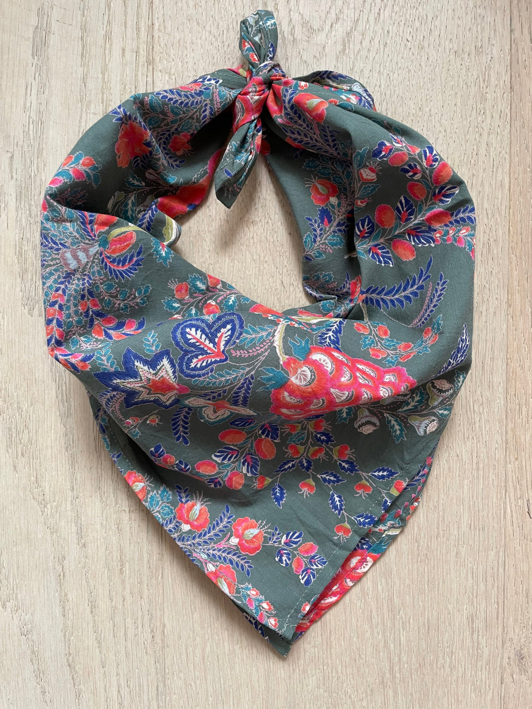 VINE AND LEAF GREEN SQUARE BANDANA