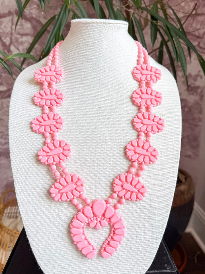GOLDEN HOUR NECKLACE IN BUBBLEGUM PINK