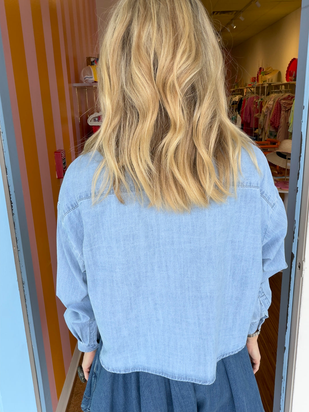 CHARMING CHAMBRAY TOP