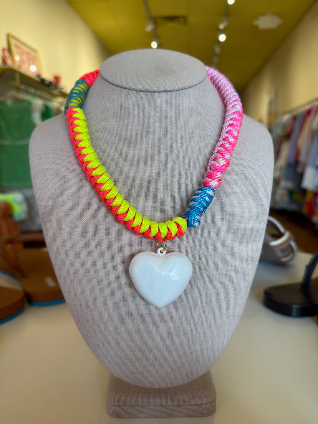 TWIST NECKLACE - NEON W/WHITE HEART